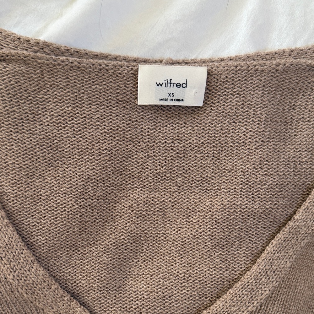Aritzia | Wilfred Basque Cardigan in Oatmeal - Picture 8 of 14